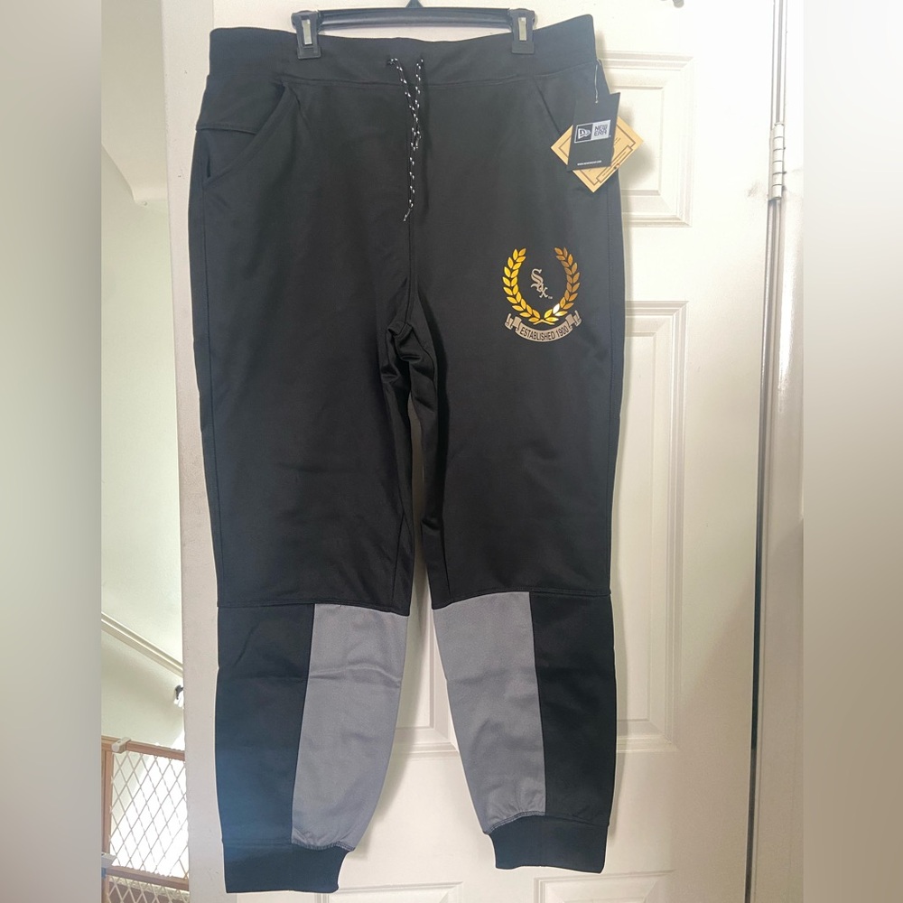New Era Black and Men’s Joggers- White Sox